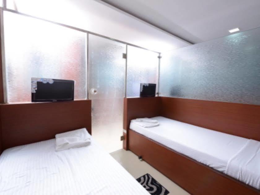 Golden Apple Boutique Hotel Kolkata Bagian luar foto